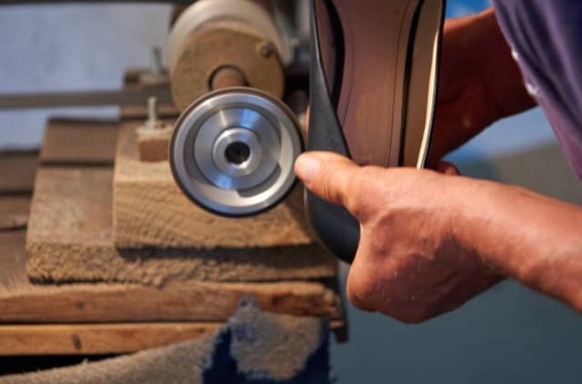 Calzolaio Il Mago delle Scarpe Alex - Immagine 2