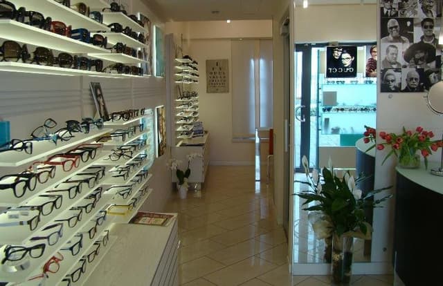 Ceccuzzi - Ottico Optometrista Dal 1957 - Immagine 1