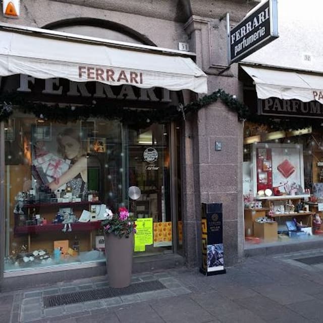 Centro Estetico e Profumeria Ferrari - Immagine 1