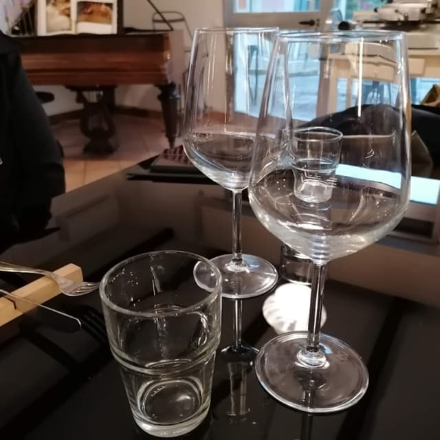 +Cheese Cantina con Sofá - Immagine 1