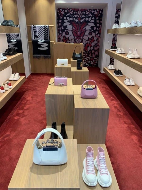 G&B, Negozio Courmayeur - Alexander McQueen - Immagine 2