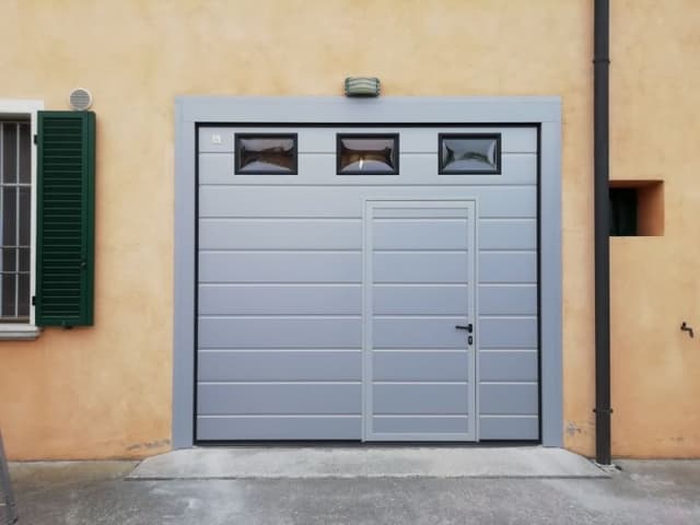 I.V. Porte sezionali s.r.l. - Immagine 2