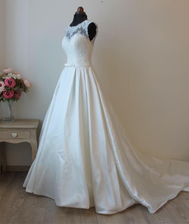 Amai Spose-Atelier Sostenibile-Abiti di Campionario, Nuovi, Usati, Rinnovati - Immagine 2