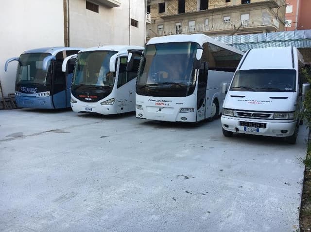 Autonoleggio con conducente Russello e Piscopo Travel - Immagine 1