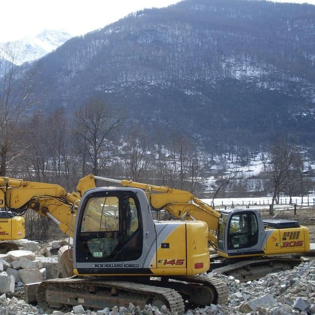 Autotrasporti ed Escavazioni Val Pellice - Immagine 1