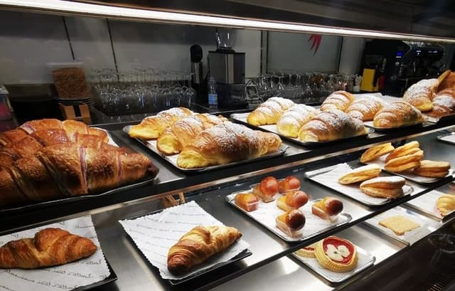 Bar La Fenice - Colazioni Aperitivi Primi Piatti e Panini - Immagine 2