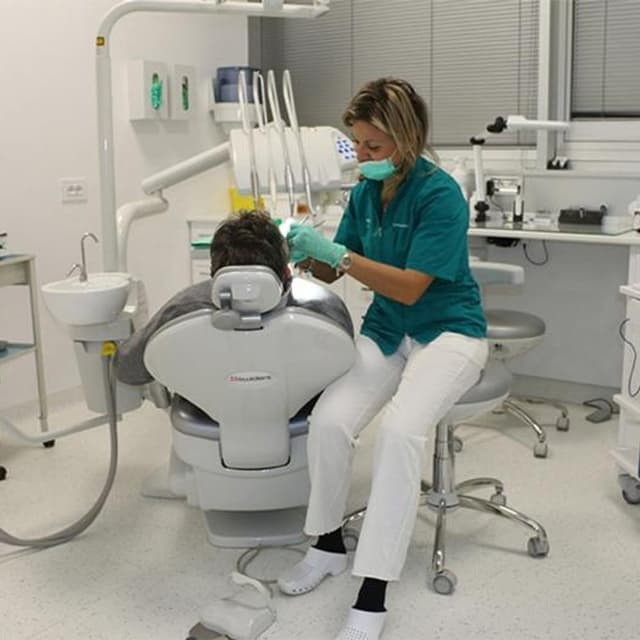 Centro Implantologia Dentale Dr. Marco Parravano - Immagine 2
