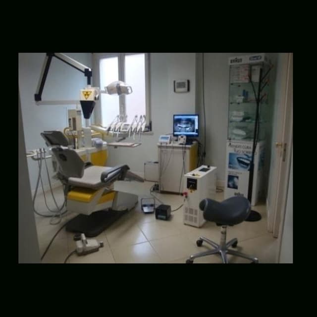 Centro Medico Odontoiatrico di Enia Dr. Lorenzo - Immagine 2