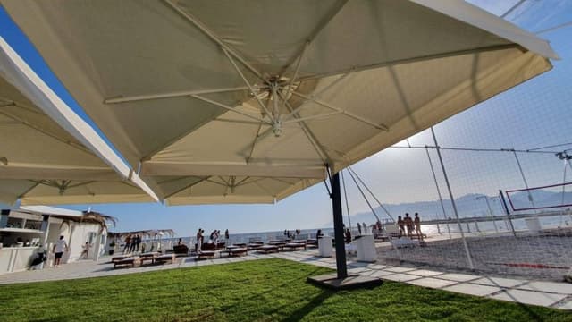 Elios Furniture Sas - Produzione Ombrelloni ed Arredo per Esterni - Immagine 2
