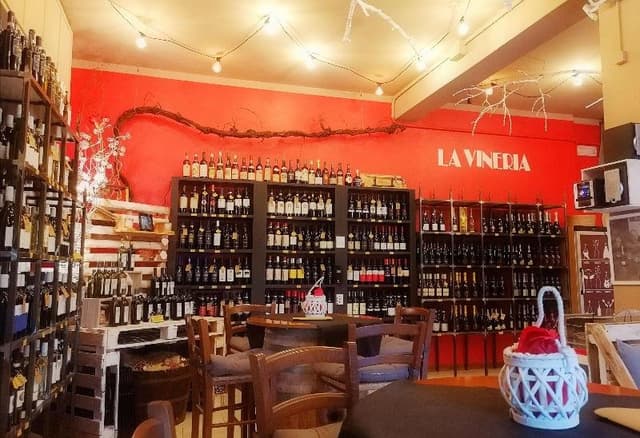 Enoteca La Vineria Ferrara - Immagine 1