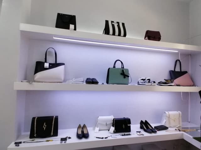 G & G Fashion Pelletteria Calzature Bigiotteria - Immagine 2