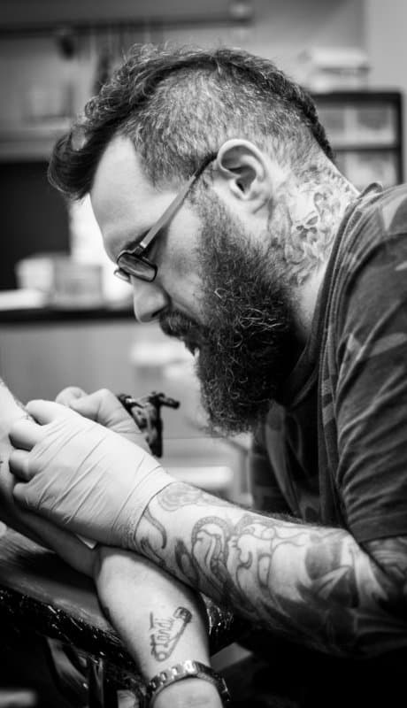 Holy Light Tattoo Shop - Immagine 2