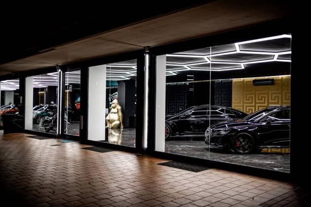 Joses Car 667 - Noleggio e Vendita Auto di Lusso - Immagine 2