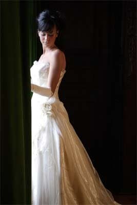 L'Eleganza in Bianco - Abiti da Sposa e Sposo - Immagine 1