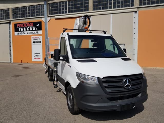 Padova Trucks - Commercio Veicoli Industriali e Piattaforme Aeree - Immagine 1