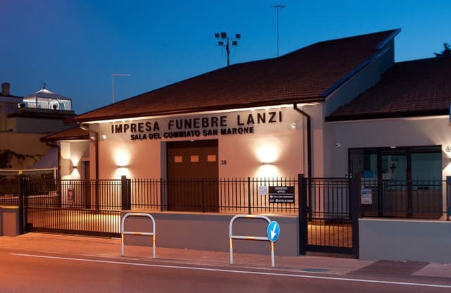 Sala del Commiato San Marone - Impresa Funebre Lanzi dal 1930 - Immagine 1